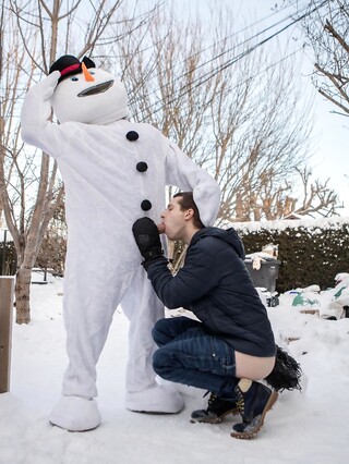 Gay snowman Bo Sinn fucking twink Benjamin Blue in the ass from behind