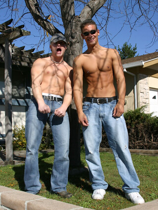 Handsome twinks Phoenix & Kenny get naked and masturbates together
