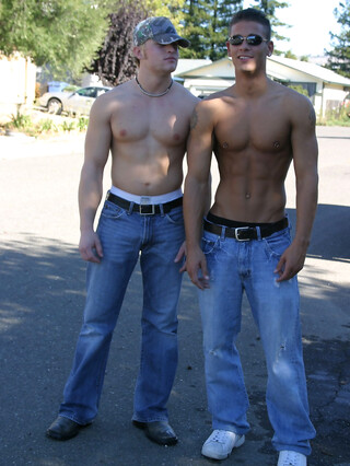 Handsome twinks Phoenix & Kenny get naked and masturbates together