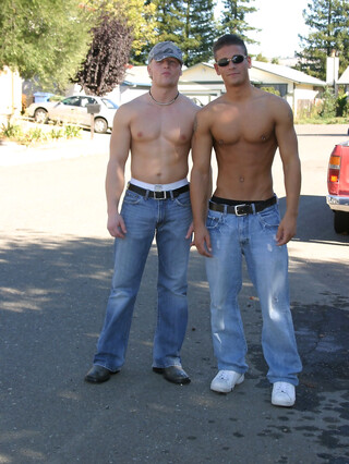 Handsome twinks Phoenix & Kenny get naked and masturbates together