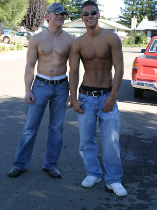 Handsome twinks Phoenix & Kenny get naked and masturbates together