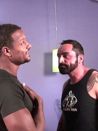 Hot hunks Aron Ridge & Tom Colt bang hard and cum in interracial action
