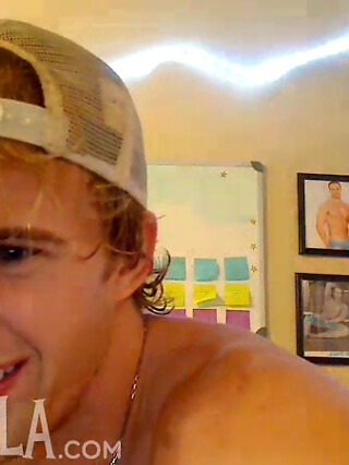Stunning Muscle Blond Jock