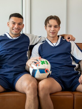 Gay men Ozzy Dean & Jayden Marcos suck each other's big dick & have anal sex
