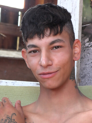 INTERVIEW & SOLO: Miguel Rivas by FreshMen